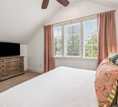 King Guest Suite - Equipped with a Flat-Screen TV