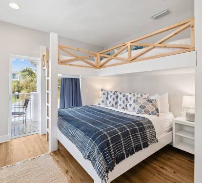 Bunk Room - 2 Twin Bunks over King Bed!