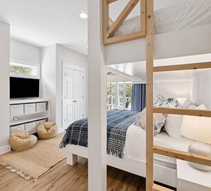 Bunk Room - Balcony Access & Flat-Screen TV