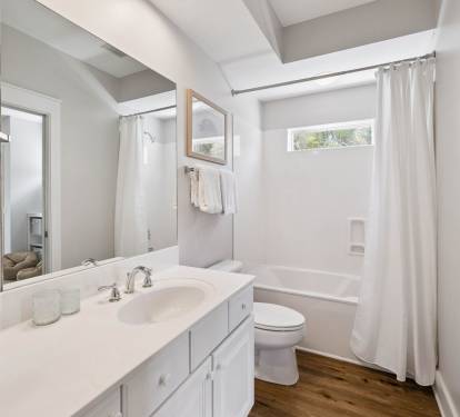Bunk Room En-Suite - Single Vanity + Shower/Tub Combo