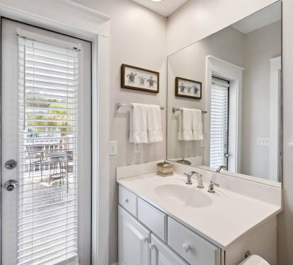 King Guest En-Suite - Single Vanity