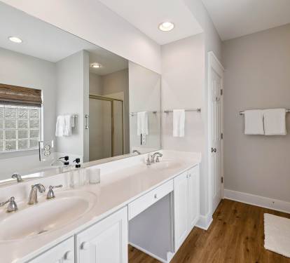 Primary King En-Suite - Dual Vanities