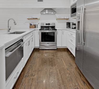 1st Floor - Full Kitchen