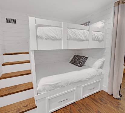 1st Floor - Bunk Room - Full over Full