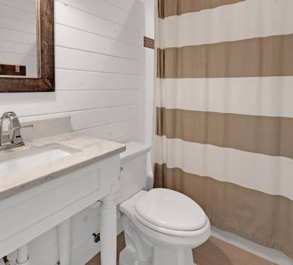 2nd Floor - Shared Guest Bathroom