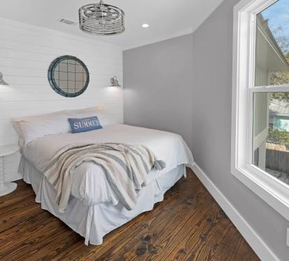 2nd Floor - Guest Bedroom - Queen Size Bed