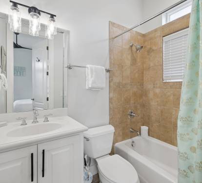 Queen Guest En-Suite - Single Vanity + Shower/Tub Combo