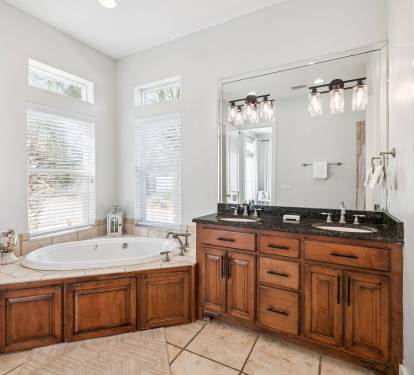 Primary King En-Suite - Dual Vanities + Oversized Soaking Tub