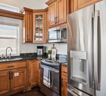 Fully Equipped with Stainless Steel Appliances