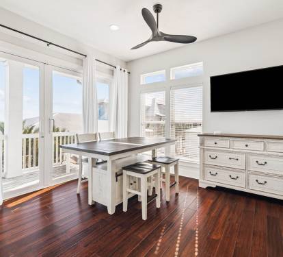 Enjoy a Flat-Screen TV & Game Table - Perfect for Gathering!
