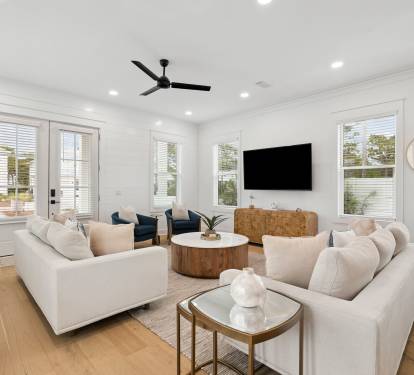 Spacious Living Area with Ample Seating