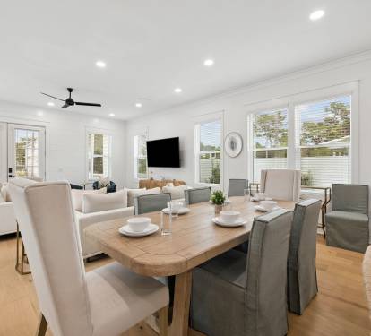 Dining Area with Seating for 6!