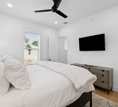 King Guest Suite - Equipped with a Flat-Screen TV