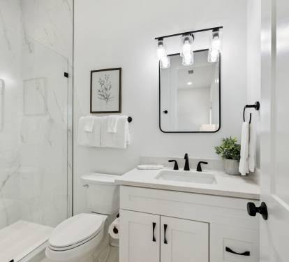 King Guest En-Suite - Single Vanity + Walk-In Shower