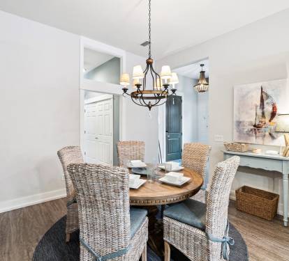 Dining Area with Seating for 5