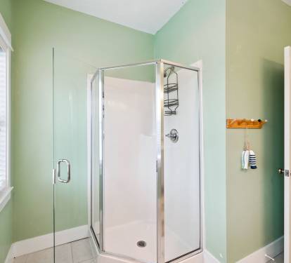 Bunk Room En-Suite - Walk-In Shower