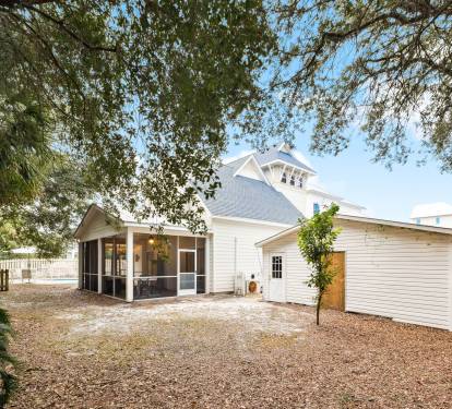 Take Advantage of the Huge Backyard - Perfect for Furry Friends!