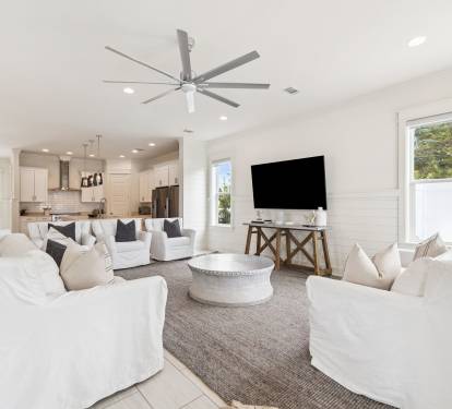 Cozy Living Area with Ample Seating