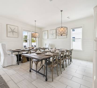 Dining Area with Seating for 18!