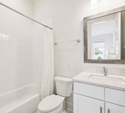 King Guest En-Suite - Single Vanity + Shower/Tub Combo