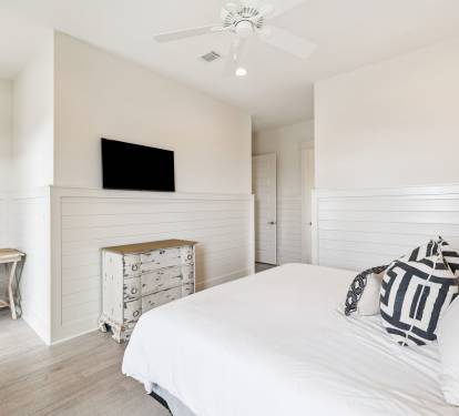 King Guest Suite - Offering a Flat-Screen TV & Dedicated Work Space