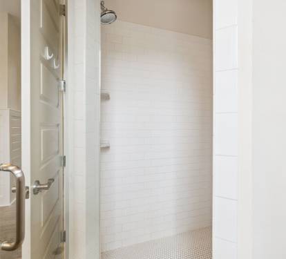 King Guest En-Suite - Walk-In Shower