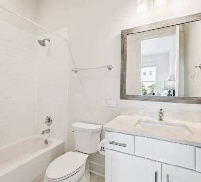 King Guest En-Suite - Single Vanity + Shower/Tub Combo
