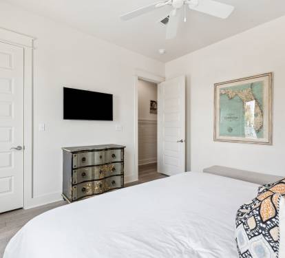 King Guest Suite - Equipped with a Flat-Screen TV