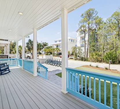 Spacious Front Porch - Perfect for Morning Coffee!