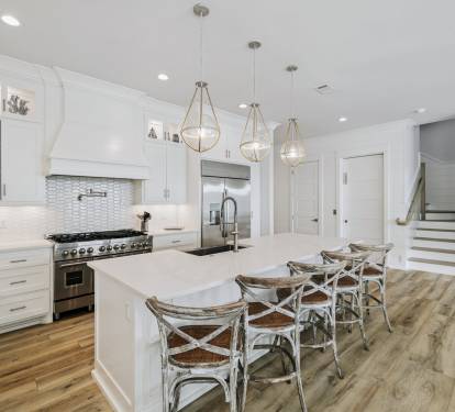 Bar Seating for 5 - Perfect to Breakfast or a Quick Bite!