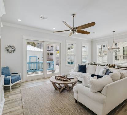 Cozy Sectional Sofa & Flat-Screen TV - Perfect for Movie Nights