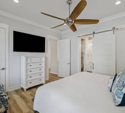 King Guest Suite - Equipped with a Flat-Screen TV