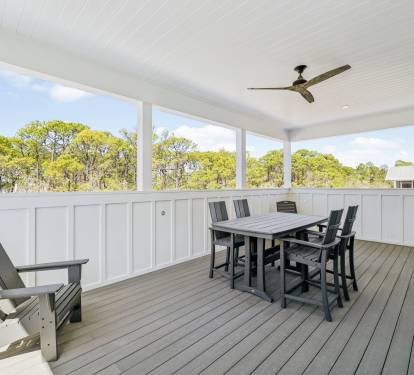 Spacious 3rd Floor Balcony - Enjoy Al Fresco Dining for 4