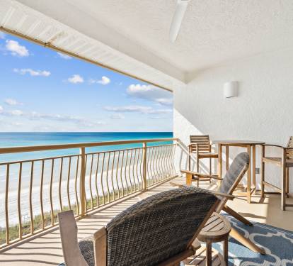 Gulf-Front Balcony with Ample Seating!