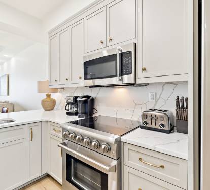 Fully Equipped with Stainless Steel Appliances