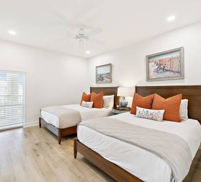 Queen Guest Suite - 2 Queen Beds + Flat-Screen TV