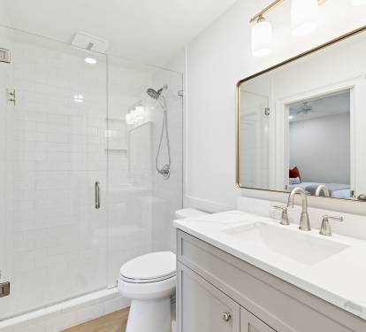 Queen Guest En-Suite - Single Vanity + Walk-In Shower