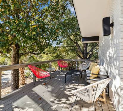 Front Porch with Ample Seating - Perfect for Morning Coffee