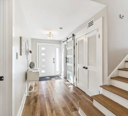 Inviting 1st Floor Entry