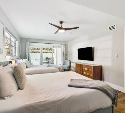 Queen Guest Suite - Patio Access + Flat-Screen TV