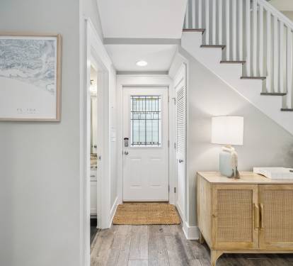 Inviting 1st Floor Entry
