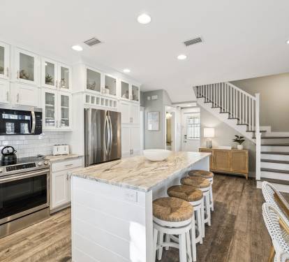 Perfect Space to Cook Gourmet + Bar Seating for 4