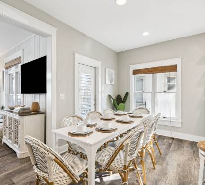 Dining Area with Seating for 8