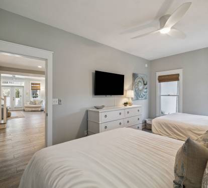 Queen Guest Suite - Equipped with a Flat-Screen TV
