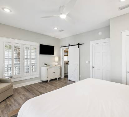 Primary King Suite - Balcony Access + Flat-Screen TV