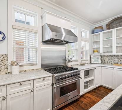 Fully Equipped Gourmet Chef's Kitchen