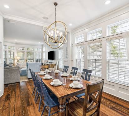 Spacious Dining Area with Seating for 8