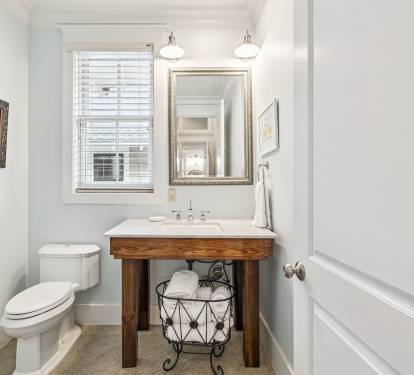 King Guest En-Suite - Single Vanity
