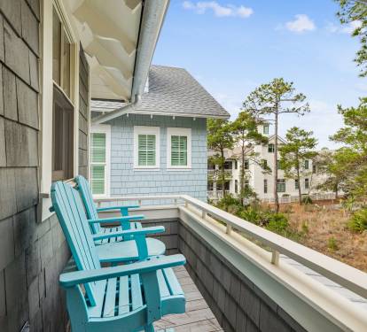 Enjoy Morning Coffee on the Private Balcony!