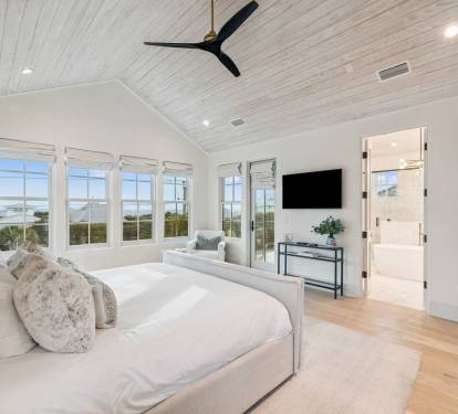 Primary King Suite - Private Balcony + Flat-Screen TV